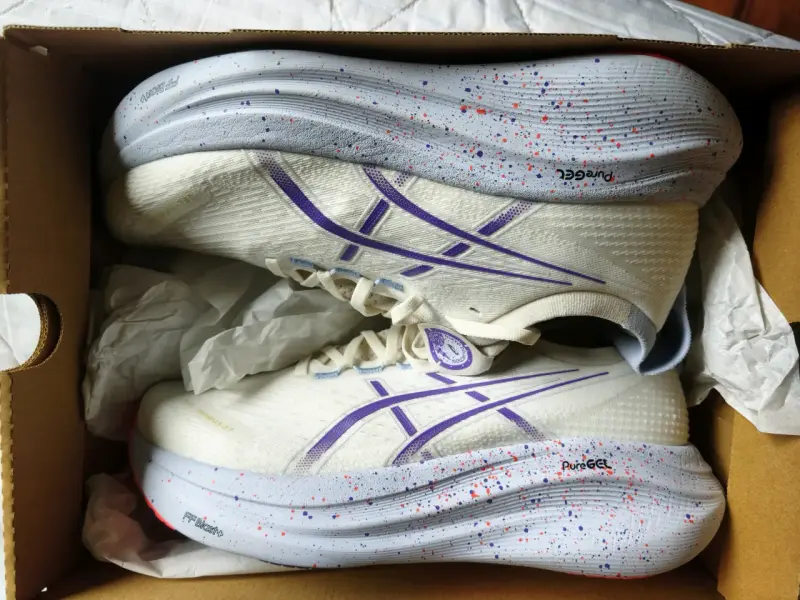 Zapatillas deportivas Asics Gel-Nimbus 27 Tokyo crema y púrpura - 2