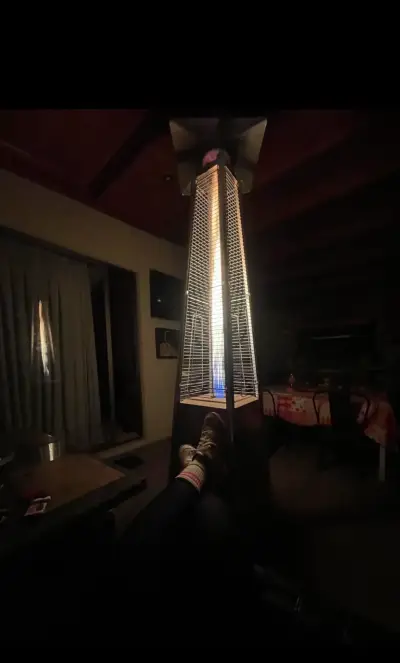 Calefactor de Patio a Gas en Forma de Pirámide - miniatura 1