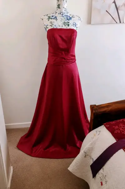 Vestido de fiesta largo rojo elegante - miniatura 2