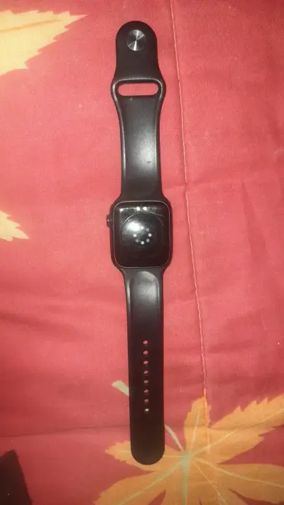 Reloj inteligente negro con correa ajustable - miniatura 2