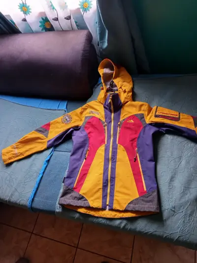 Chaqueta cortaviento montaña impermeable - miniatura 1