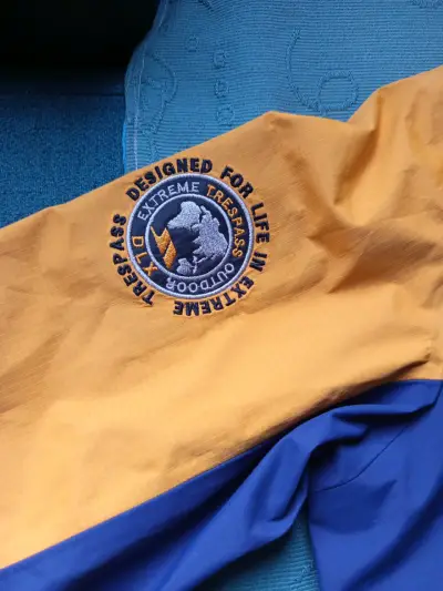 Chaqueta cortaviento montaña impermeable - miniatura 3