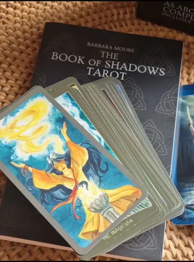 Tarot Book of Shadows de Barbara Moore - miniatura 3