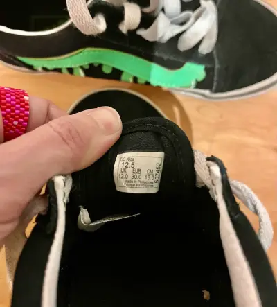 Zapatillas Vans 18cm negras linea glow in the dark - miniatura 3