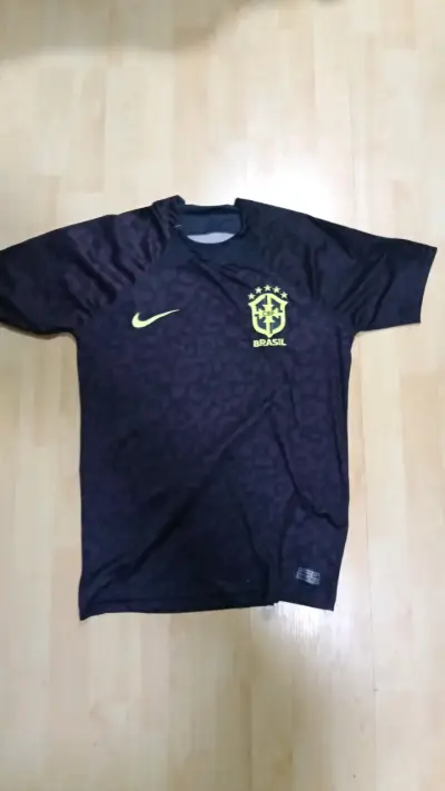 Polera de fútbol Brasil Nike amarilla y negra - miniatura 2