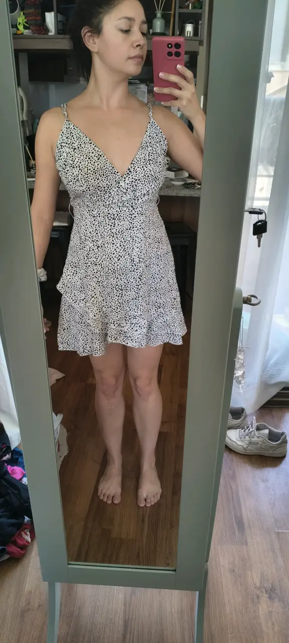 Vestido corto con estampado de lunares