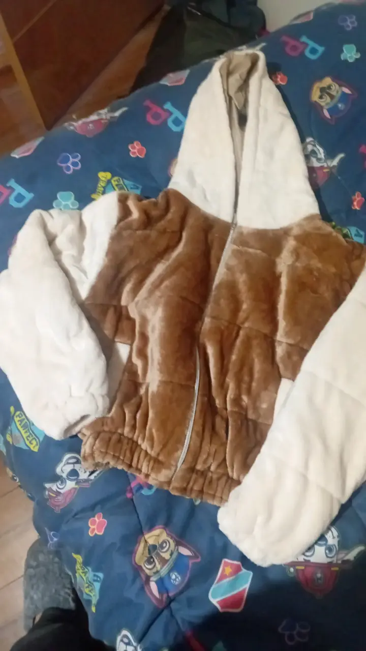 Chaqueta de peluche bicolor con capucha - 1