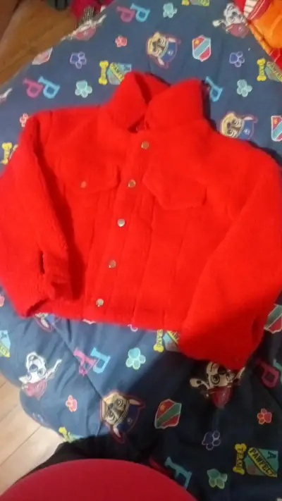 Chaqueta de peluche bicolor con capucha - miniatura 3