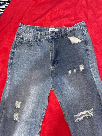 Jeans de mezclilla desgastados para hombre - miniatura 1