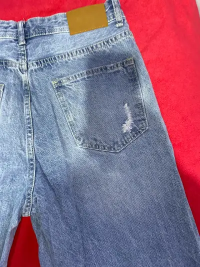Jeans de mezclilla desgastados para hombre - miniatura 5