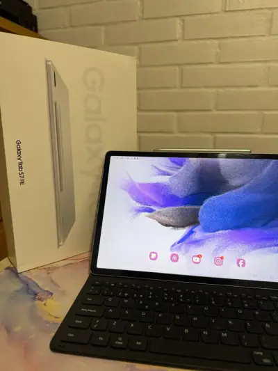 Tablet Samsung Galaxy Tab S7 FE con teclado - miniatura 1