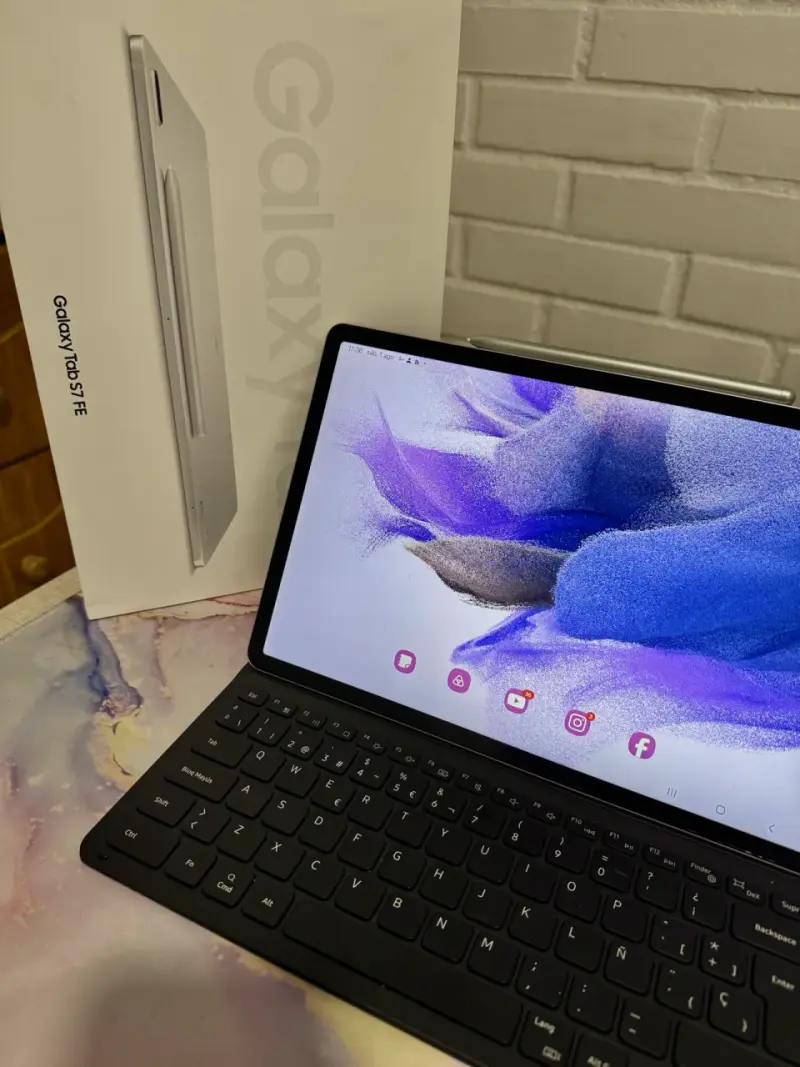 Tablet Samsung Galaxy Tab S7 FE con teclado - 2