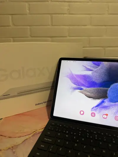 Tablet Samsung Galaxy Tab S7 FE con teclado - miniatura 4