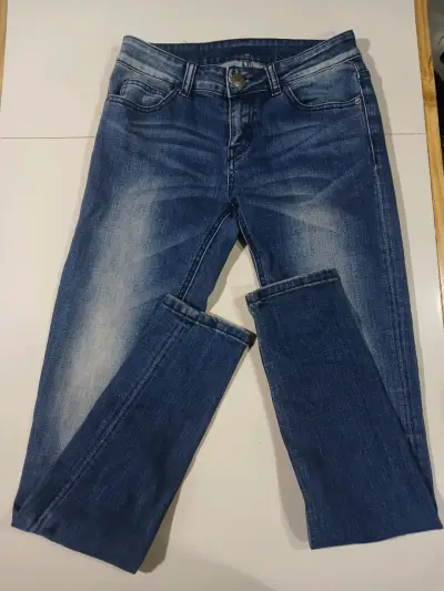 Jeans azul desgastado para mujer - miniatura 1