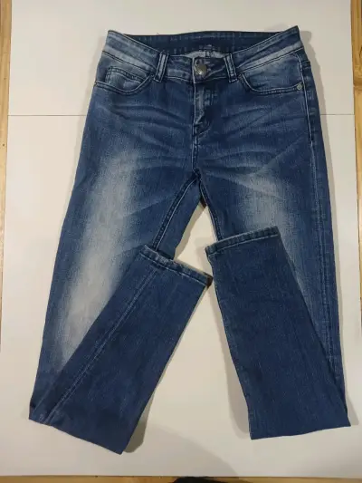 Jeans azul desgastado para mujer - miniatura 2