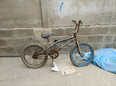 Bicicleta BMX Bianchi para reparación - miniatura 1