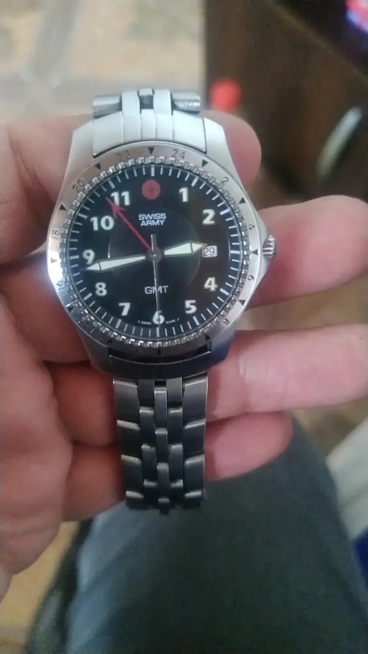 Reloj Swiss Army GMT de acero inoxidable - 1