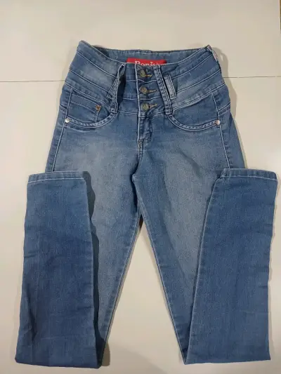 Jeans de mezclilla azul para mujer - miniatura 2