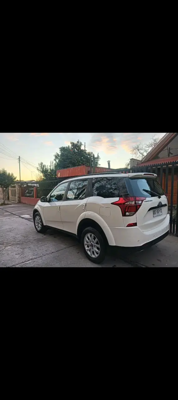 SUV blanca en buen estado