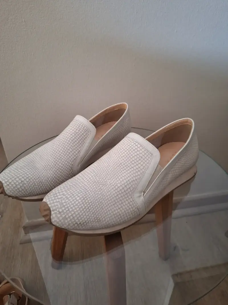 Zapatos mocasines blancos de cuero texturizado - 1