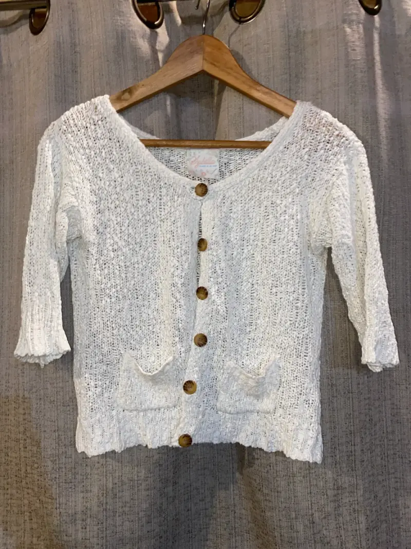 Cardigan blanco de punto con botones - 1
