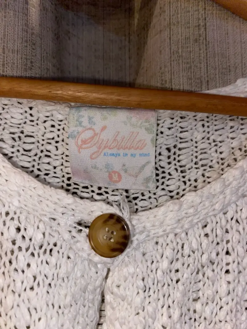 Cardigan blanco de punto con botones - 3