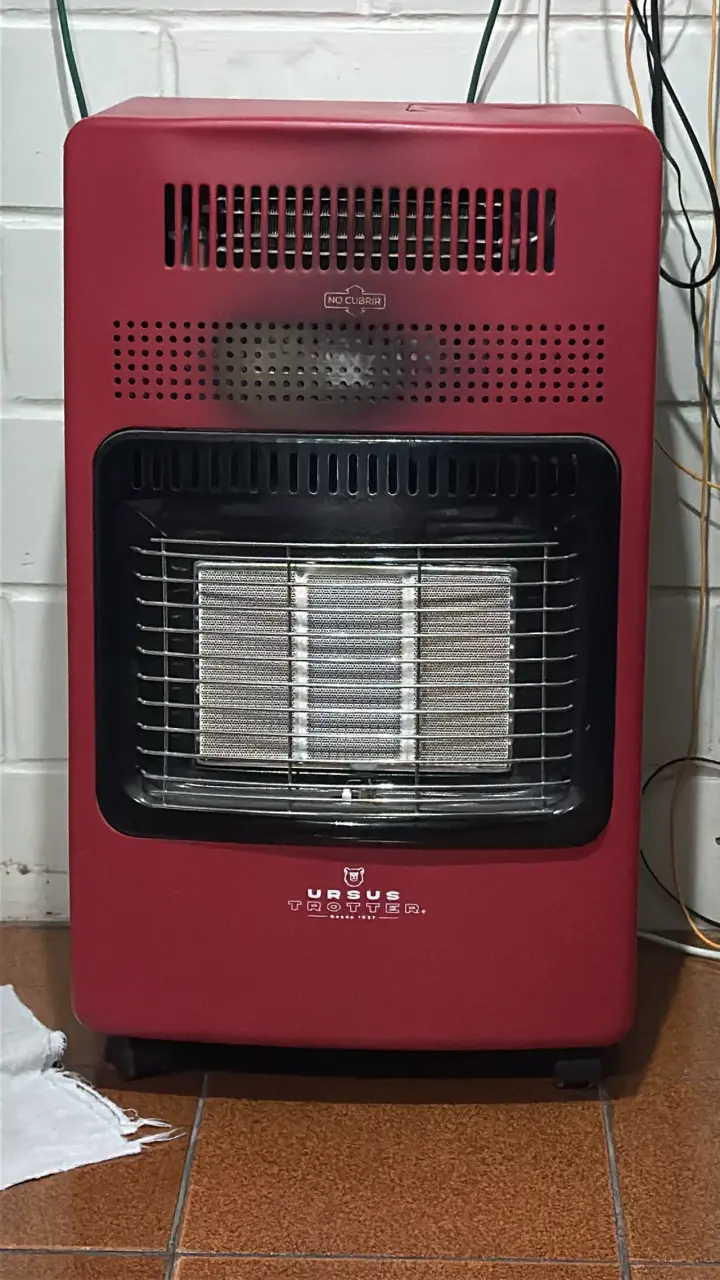 Calefactor a Gas y Elcttico Ursus Trotter rojo