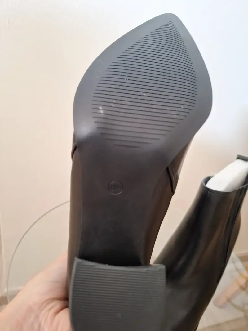 Botines ecocuero negro con tacón alto - 2