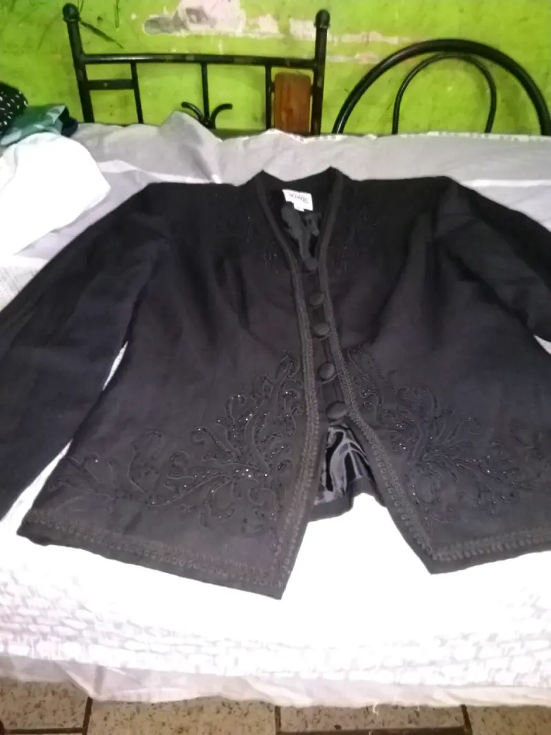 Chaqueta negra bordada R&M Richards - 1