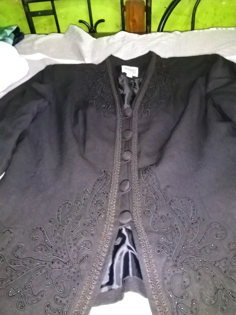 Chaqueta negra bordada R&M Richards - 2
