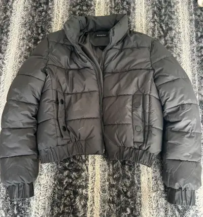 Chaqueta acolchada negra para mujer - miniatura 1