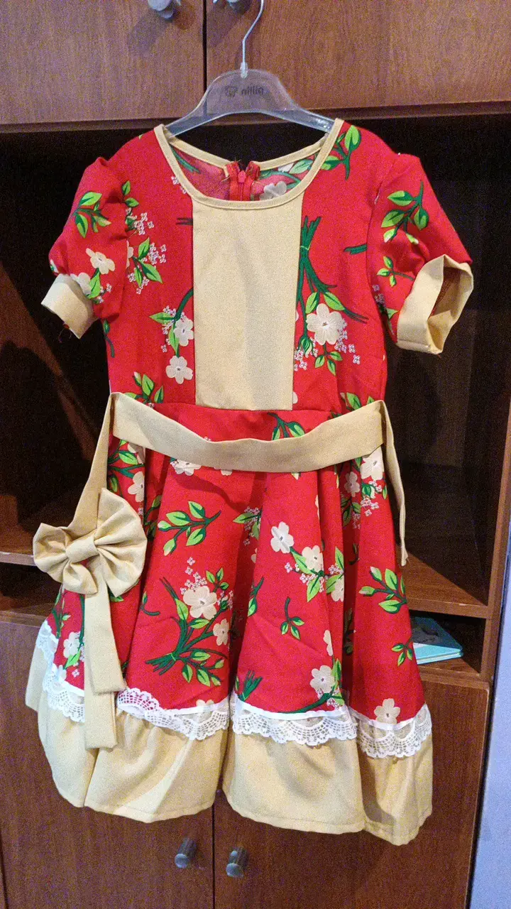 Vestido huasa rojo con flores y lazo - 1