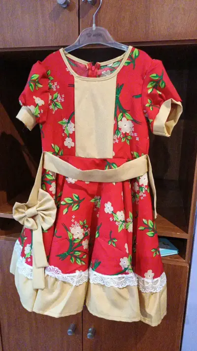 Vestido huasa rojo con flores y lazo - miniatura 1