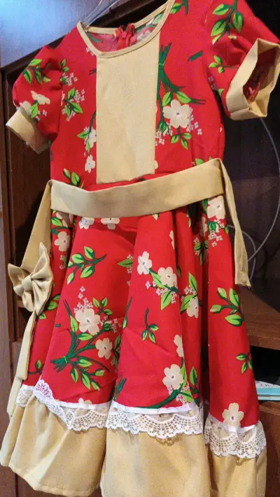 Vestido huasa rojo con flores y lazo - miniatura 5