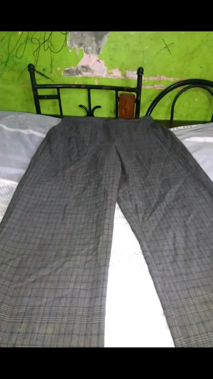 Pantalón de vestir a cuadros gris - 1