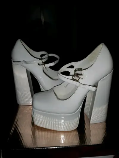 Zapatos de plataforma blancos Andarina con hebilla - miniatura 3