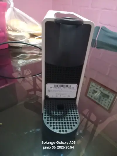 Cafetera y Espumador de Leche Nespresso Negro - miniatura 3
