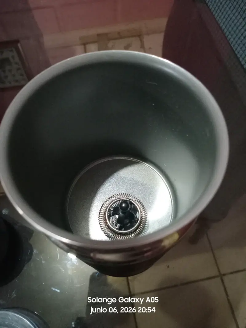Cafetera y Espumador de Leche Nespresso Negro - 4