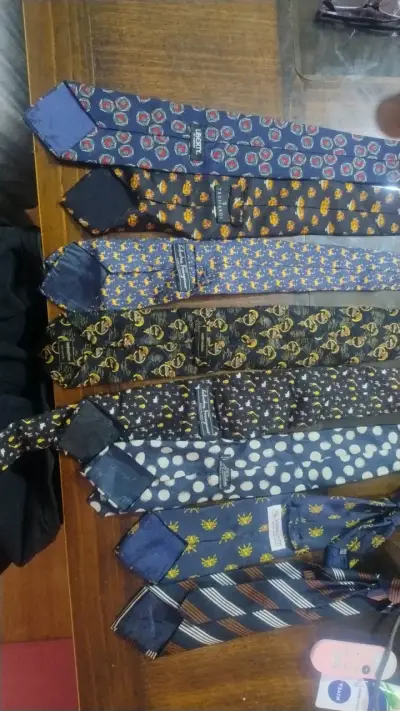 Lote de corbatas de seda estampadas de lujo - miniatura 1