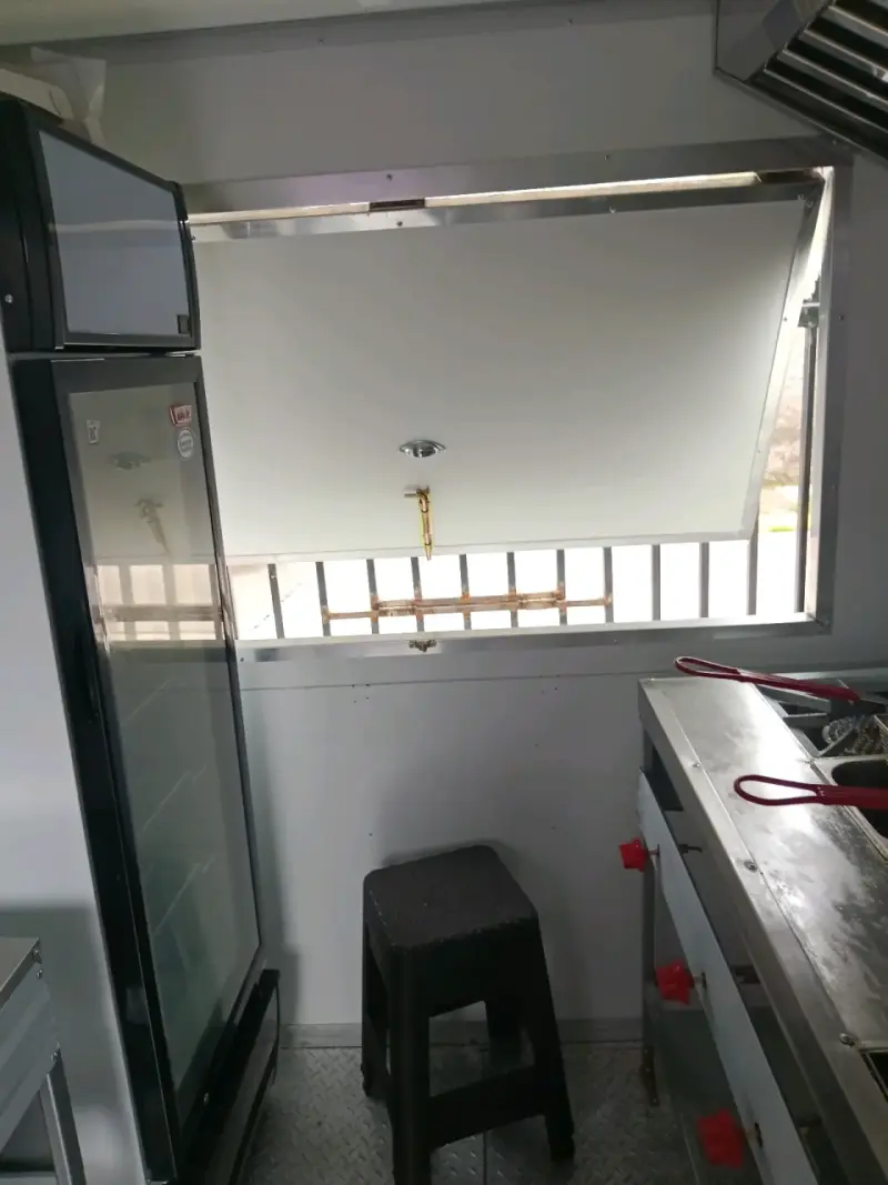 Carro de Comida Rápida con Equipamiento Completo - 3