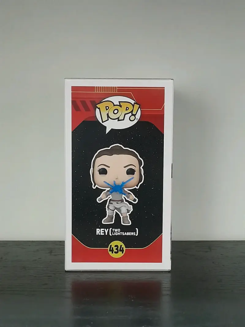 Funko Pop Star Wars Rey con Dos Sables - 2