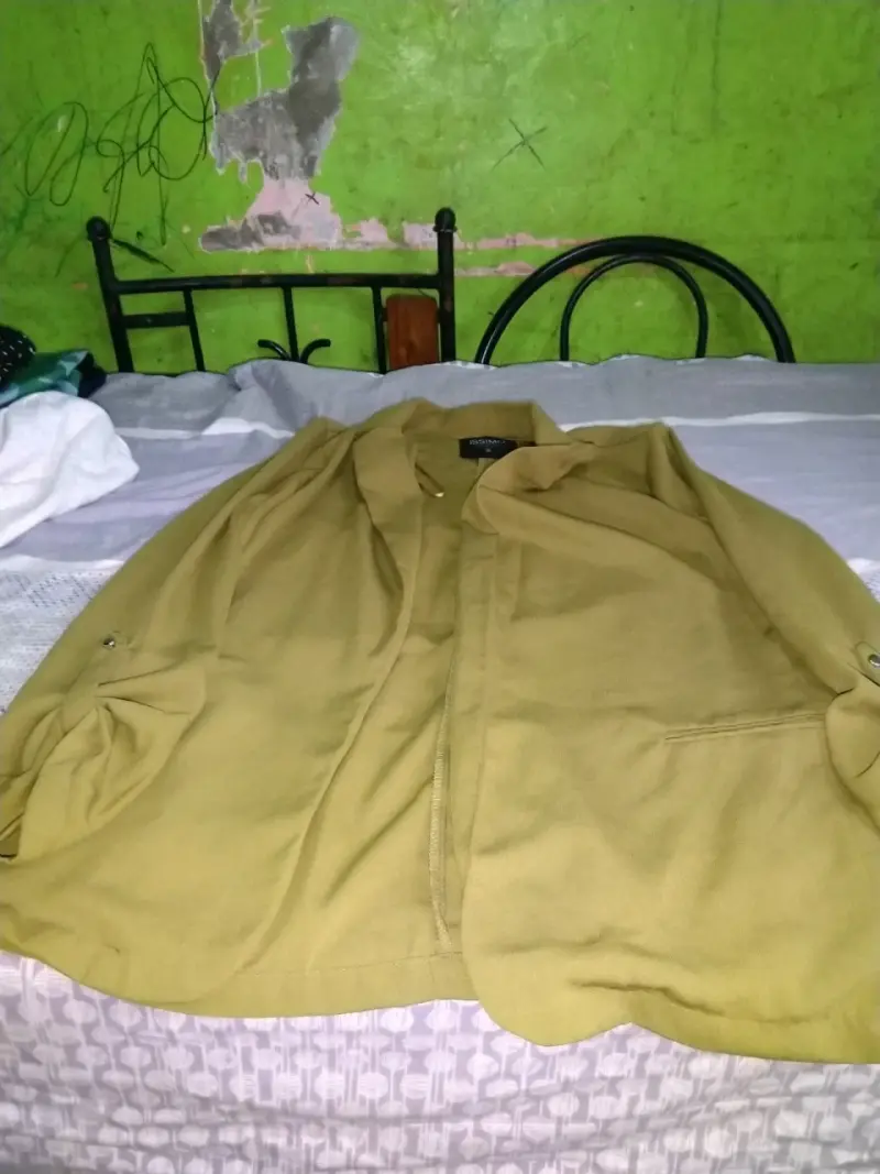 Chaqueta de mujer color caqui