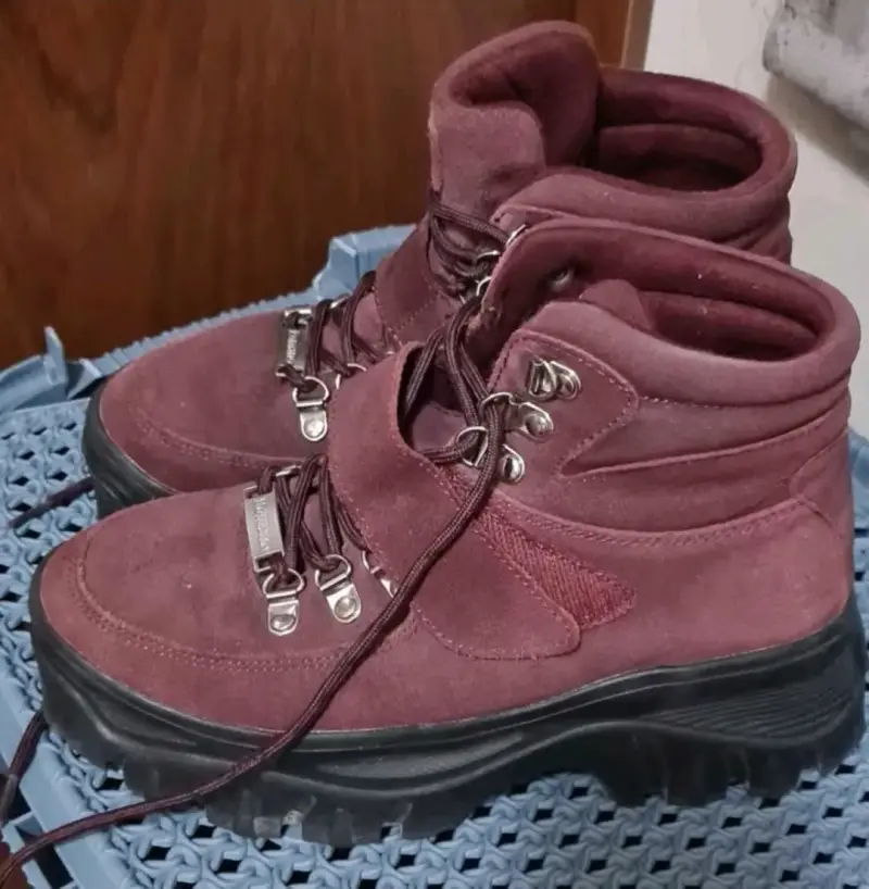 Botas de montaña burdeos para trekking