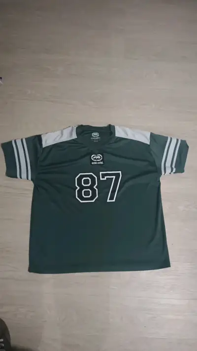 Polera deportiva verde Ecko Unltd con número 87 - miniatura 1