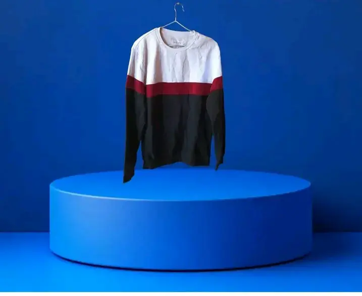 Suéter de hombre a rayas tricolor