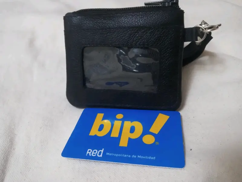 Monedero 100% cuero con ventana para tarjeta - 3