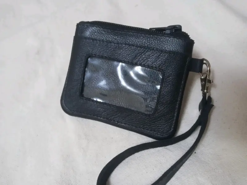 Monedero 100% cuero con ventana para tarjeta - 6
