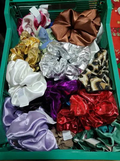 Scrunchies varios colores. Al por mayor 10x$5.000 - miniatura 1