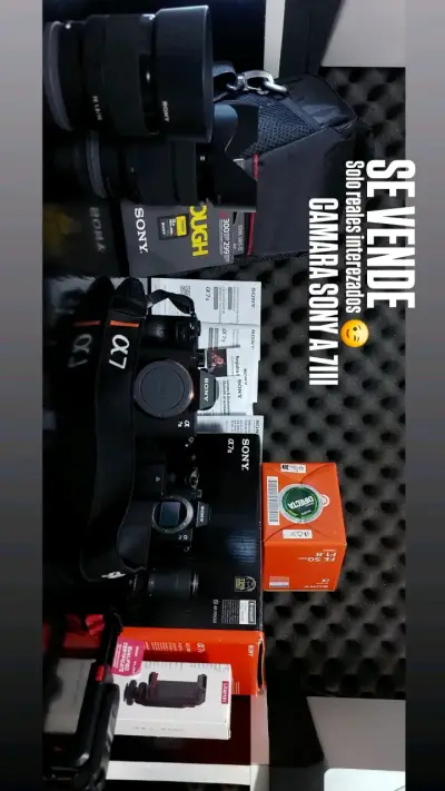 Cámara Sony A7 III con lentes incluidos + bolso - miniatura 1