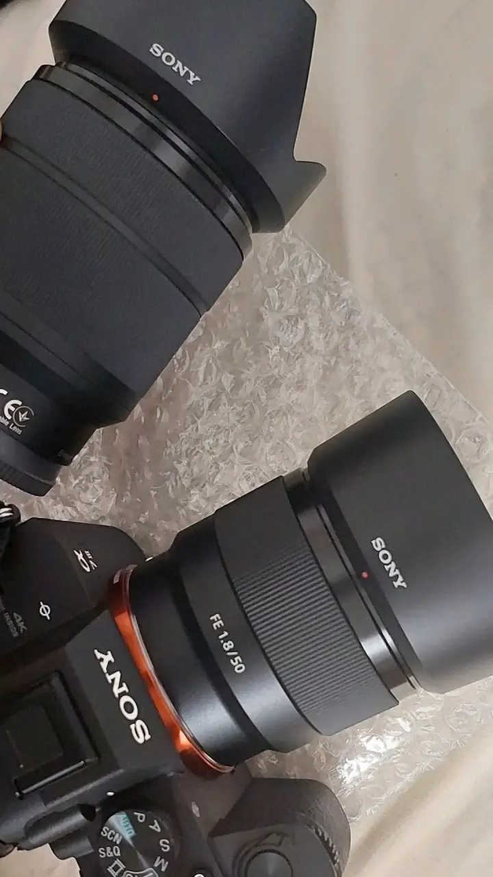 Cámara Sony A7 III con lentes incluidos + bolso - 2